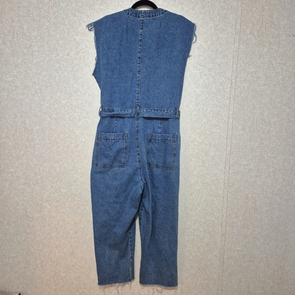 Blank NYC Blue Denim Jumpsuit with V-Neck and Tie Belt..SIZE:L - Picture 12 of 16